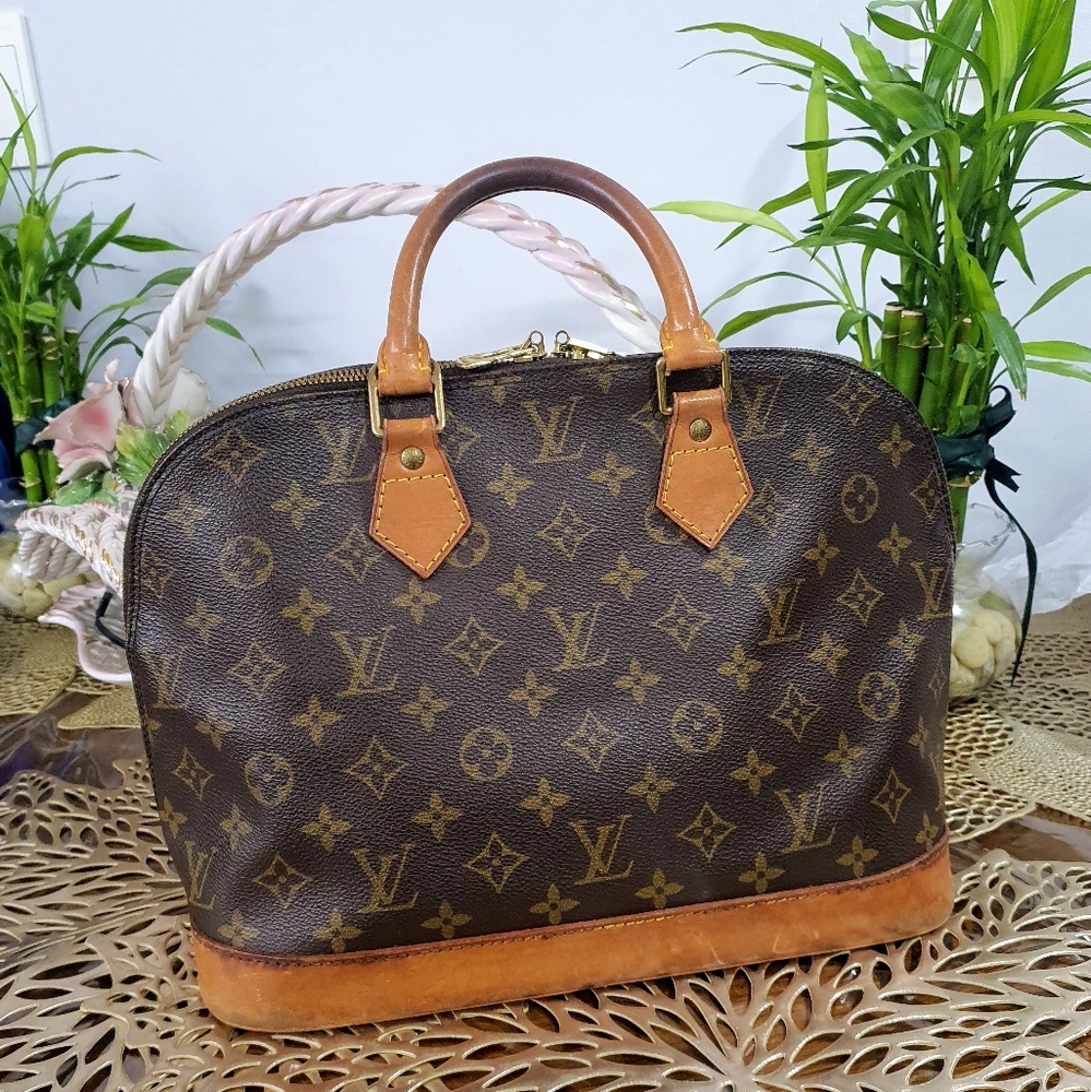 Authentic LV Alma PM